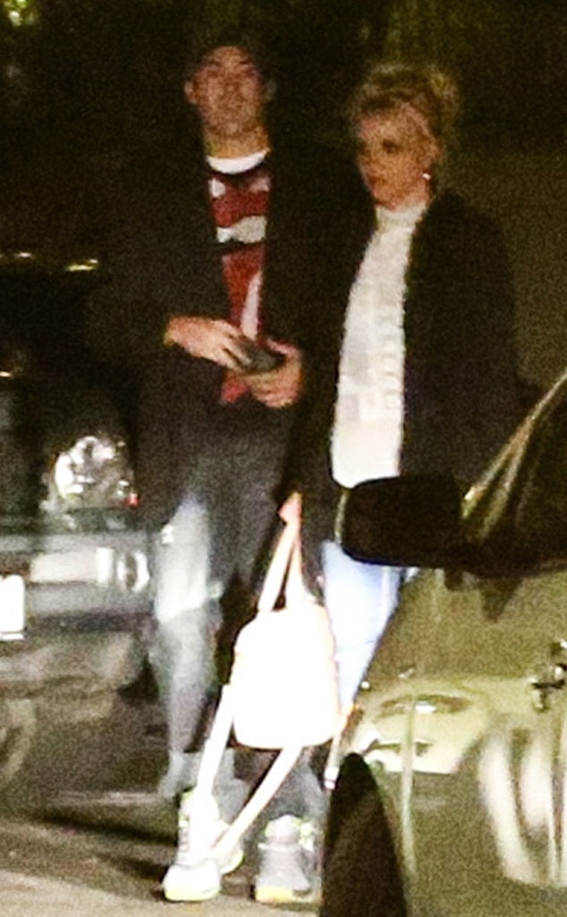 Britney Spears Steps Out With Mystery Man on Valentine's Day - E